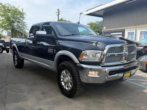 Maximum Steel Metallic Clearcoat 2018 RAM 3500 Laramie Crew Cab 4x4 8' Box