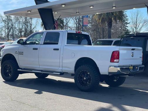 2017 RAM 2500 Tradesman Crew Cab 4x4 6'4' Box