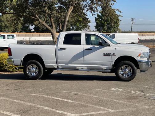 2017 RAM 2500 Tradesman Crew Cab 4x4 6'4' Box