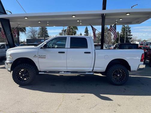 2017 RAM 2500 Tradesman Crew Cab 4x4 6'4' Box
