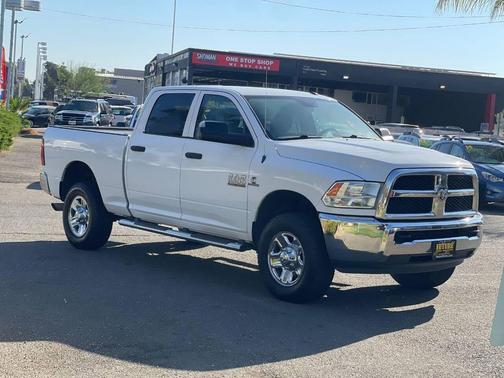 2017 RAM 2500 Tradesman Crew Cab 4x4 6'4' Box