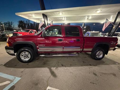 2004 Chevrolet Silverado 2500 LS H/D Crew Cab