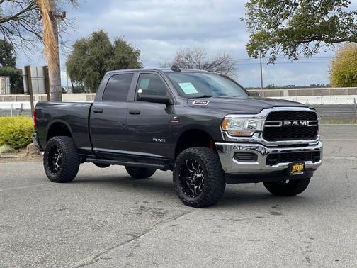 2021 RAM 2500 Tradesman Crew Cab 4x4 6'4' Box