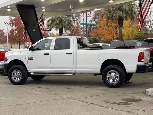 2018 RAM 2500 Tradesman Crew Cab 4x4 8' Box