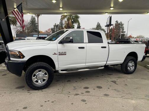 2018 RAM 2500 Tradesman Crew Cab 4x4 8' Box