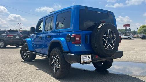 2024 Jeep Wrangler 4-Door Sahara 4x4