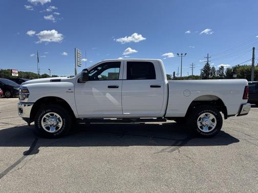 2025 RAM 2500 Tradesman Crew Cab 4x4 6'4' Box