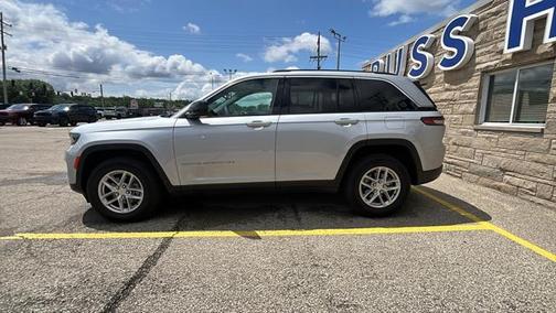 2024 Jeep Grand Cherokee Laredo