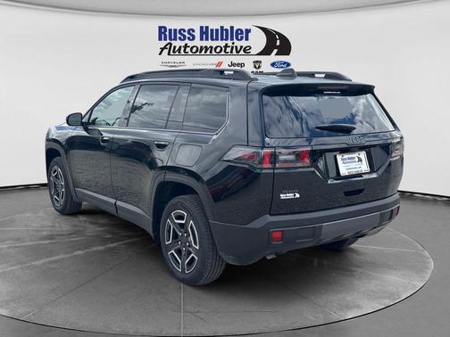 Diamond Black Crystal Pearlcoat 2026 Jeep Cherokee Laredo 4x4