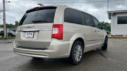 2014 Chrysler Town & Country Touring-L