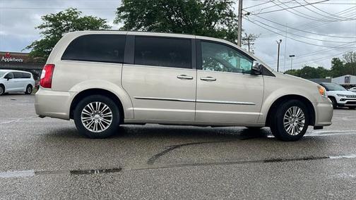 2014 Chrysler Town & Country Touring-L
