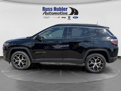 Diamond Black Crystal Pearlcoat 2024 Jeep Compass Limited