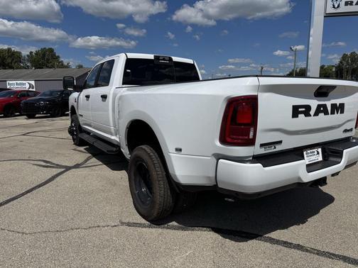 2025 RAM 3500 Big Horn Crew Cab 4x4 8' Box