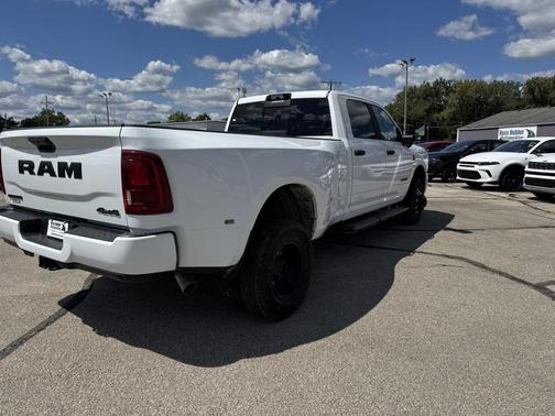 2025 RAM 3500 Big Horn Crew Cab 4x4 8' Box