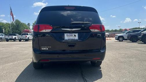 2025 Chrysler Voyager LX