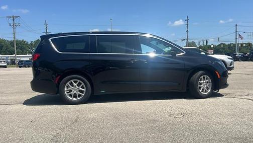 2025 Chrysler Voyager LX