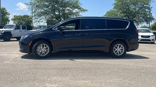 2025 Chrysler Voyager LX