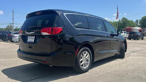 2025 Chrysler Voyager LX
