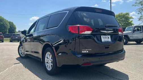 2025 Chrysler Voyager LX
