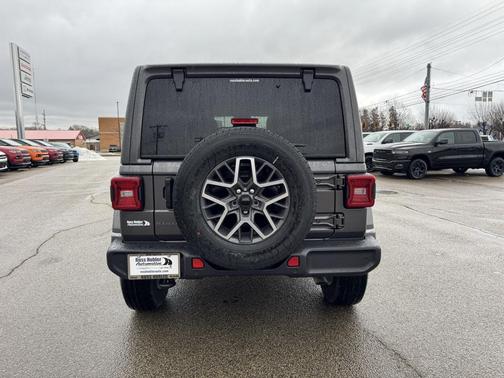 2026 Jeep Wrangler 4-Door Sahara 4x4