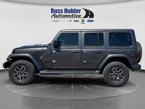 Granite Crystal Metallic Clearcoat 2026 Jeep Wrangler 4-Door Sahara 4x4