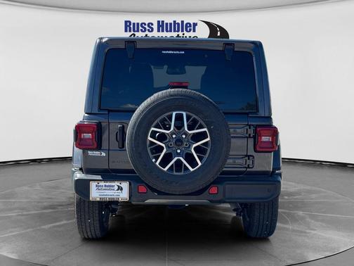 Granite Crystal Metallic Clearcoat 2026 Jeep Wrangler 4-Door Sahara 4x4