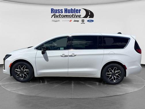 Pw7 2027 Chrysler Pacifica Limited