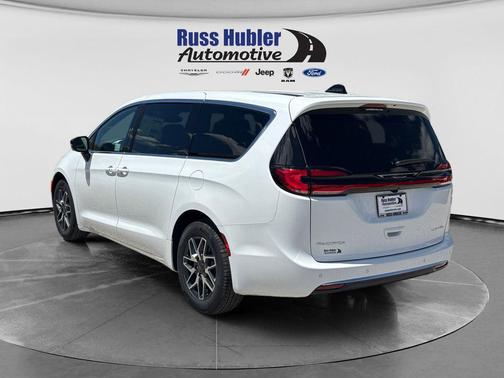 Pw7 2027 Chrysler Pacifica Limited