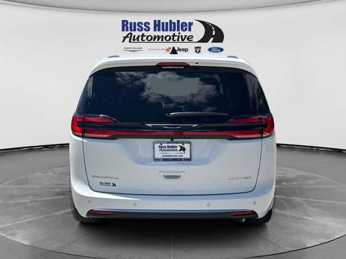 Pw7 2027 Chrysler Pacifica Limited