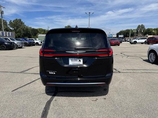 2025 Chrysler Pacifica L
