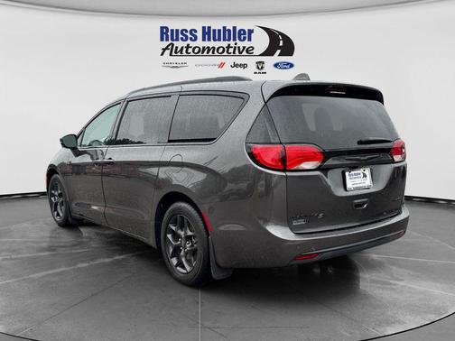 Granite Crystal Metallic Clearcoat 2020 Chrysler Pacifica Limited