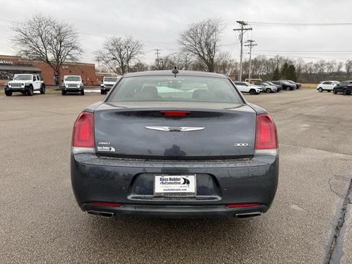 2018 Chrysler 300 S