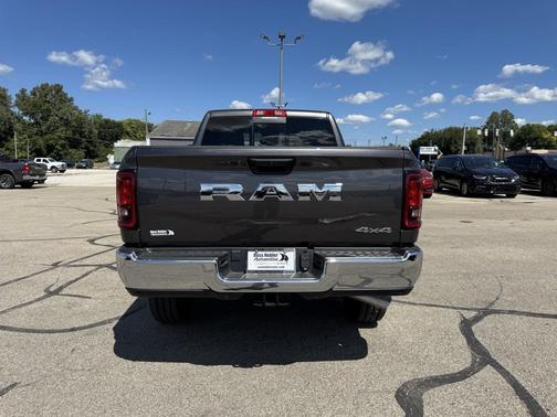 2025 RAM 2500 Tradesman Crew Cab 4x4 6'4' Box