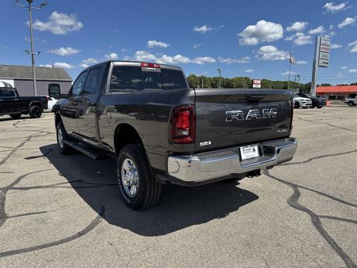 2025 RAM 2500 Tradesman Crew Cab 4x4 6'4' Box