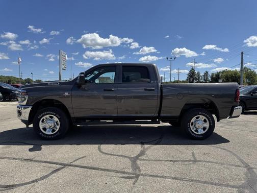 2025 RAM 2500 Tradesman Crew Cab 4x4 6'4' Box