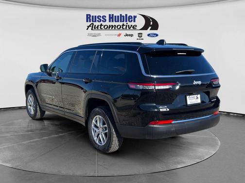 Diamond Black Crystal Pearlcoat 2025 Jeep Grand Cherokee L Laredo