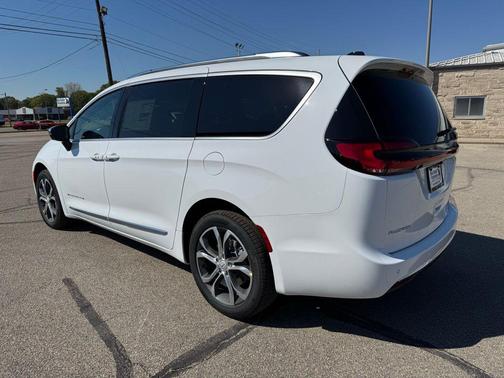 2026 Chrysler Pacifica L