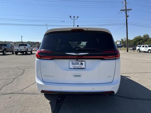 2026 Chrysler Pacifica L