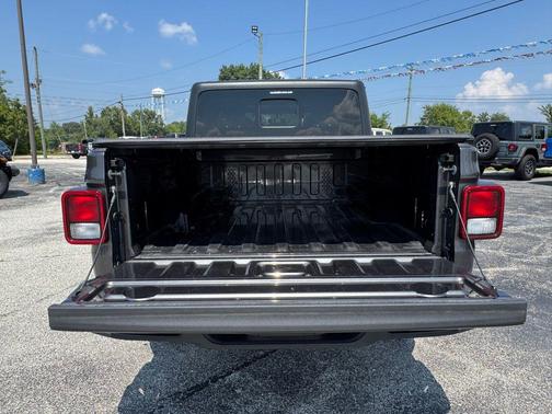 Granite Crystal Metallic Clearcoat 2021 Jeep Gladiator Willys 4x4