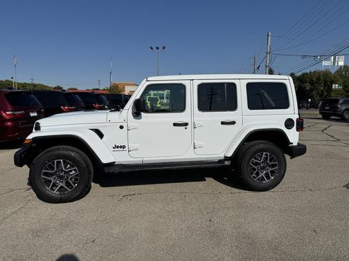 2025 Jeep Wrangler 4-Door Sahara 4x4