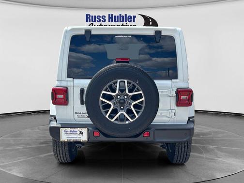 Bright White Clearcoat 2025 Jeep Wrangler 4-Door Sahara 4x4
