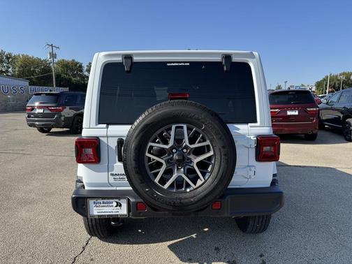 2025 Jeep Wrangler 4-Door Sahara 4x4