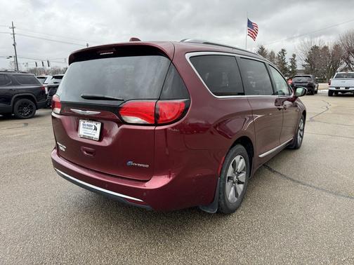 2017 Chrysler Pacifica Hybrid Platinum