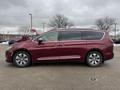 2017 Chrysler Pacifica Hybrid Platinum