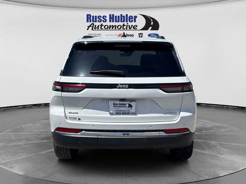 Bright White Clearcoat 2025 Jeep Grand Cherokee Laredo