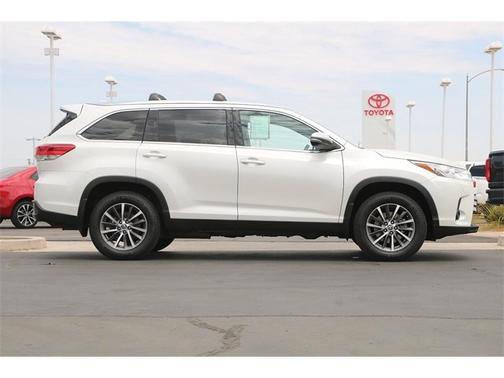 2019 Toyota Highlander XLE for sale in Imperial, CA - image 3