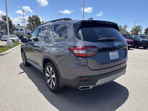 Modern Steel Metallic 2024 Honda Pilot