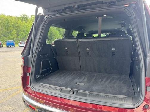 Velvet Red Pearlcoat 2022 Jeep Wagoneer Series III 4x4