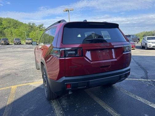 Red Hot Pearlcoat 2026 Jeep Cherokee Limited