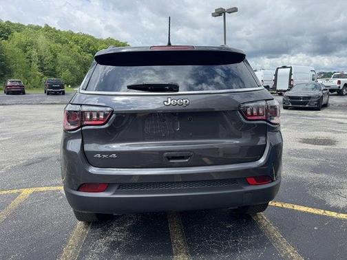 Baltic Gray Metallic Clearcoat 2024 Jeep Compass Latitude
